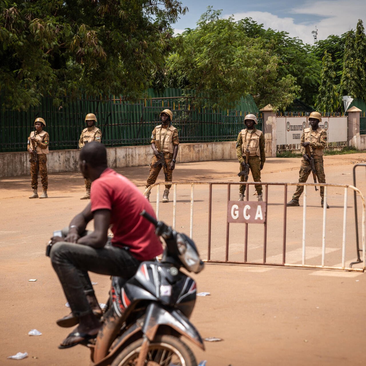 Rapport sur les exactions